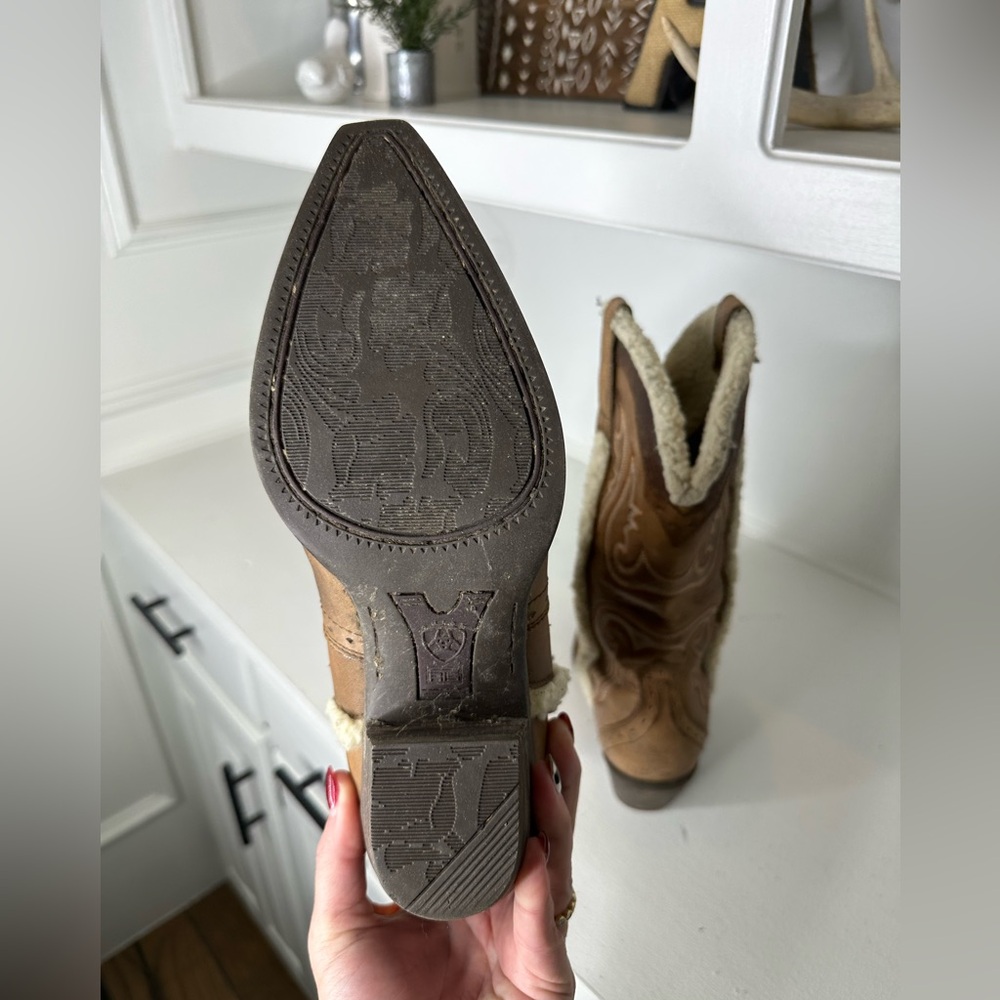 **SOLD**Ariat Women's 8.5B Shearling-Lined Western Boots Tan Leather - Picture 8 of 9